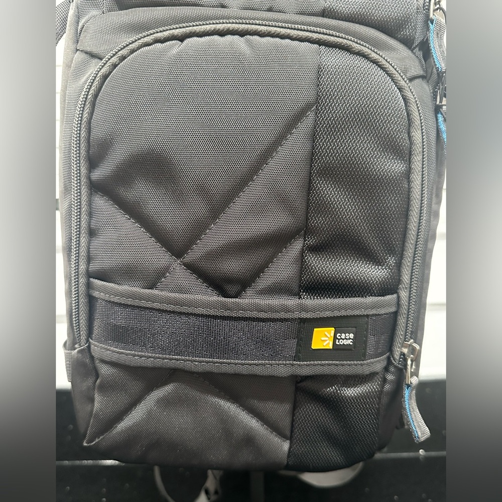 Case Logic DSLR Camera Sling Backpack - Gray - Excellent Condition - Picture 2 of 13